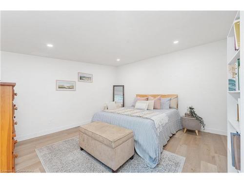 18 South Main Street, Thorold, ON - Indoor Photo Showing Bedroom