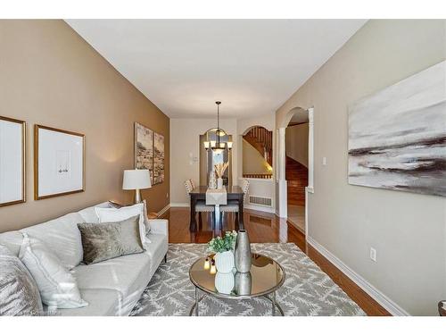 7 Millhouse Mews, Brampton, ON - Indoor Photo Showing Living Room