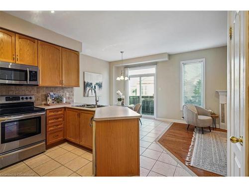 7 Millhouse Mews, Brampton, ON - Indoor Photo Showing Kitchen With Double Sink