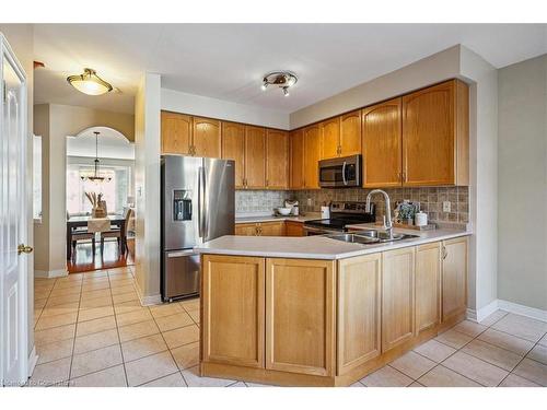 7 Millhouse Mews, Brampton, ON - Indoor Photo Showing Kitchen With Double Sink