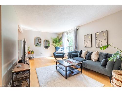 3-657 Francis Road, Burlington, ON - Indoor Photo Showing Living Room