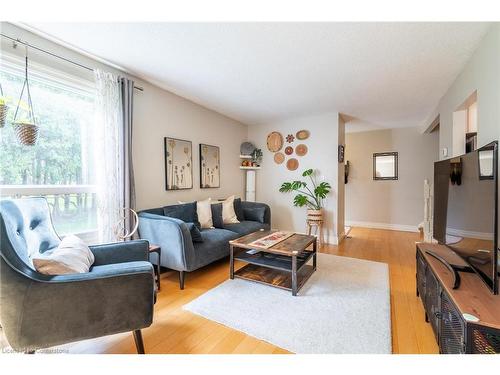 3-657 Francis Road, Burlington, ON - Indoor Photo Showing Living Room