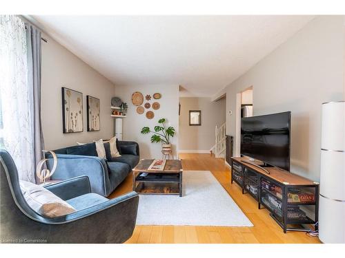 3-657 Francis Road, Burlington, ON - Indoor Photo Showing Living Room