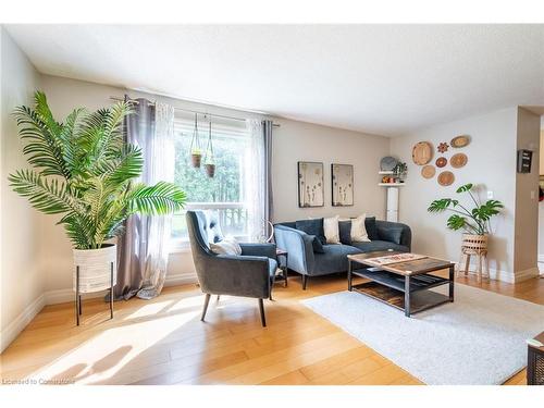 3-657 Francis Road, Burlington, ON - Indoor Photo Showing Living Room