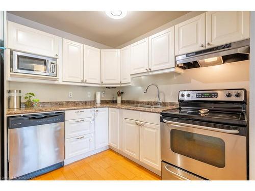 3-657 Francis Road, Burlington, ON - Indoor Photo Showing Kitchen