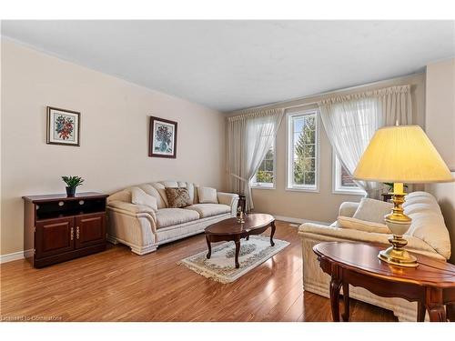 76 Braemar Avenue, Caledonia, ON - Indoor Photo Showing Living Room