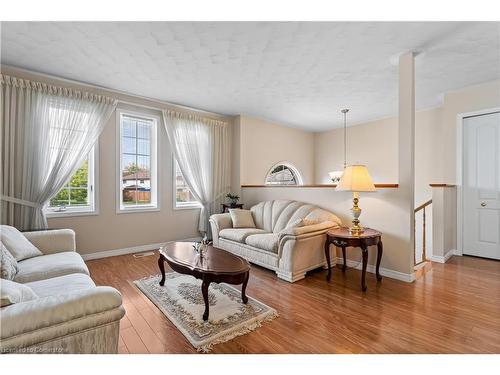 76 Braemar Avenue, Caledonia, ON - Indoor Photo Showing Living Room