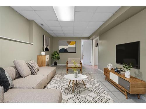 76 Braemar Avenue, Caledonia, ON - Indoor Photo Showing Living Room