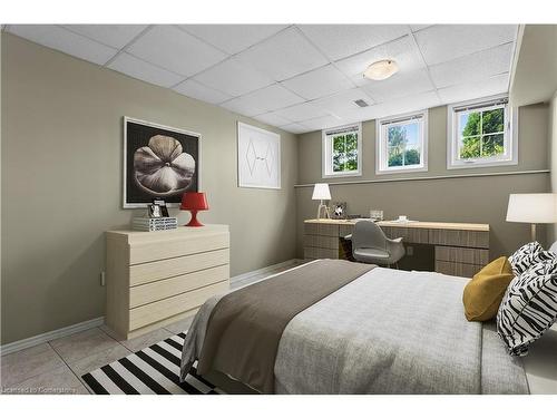 76 Braemar Avenue, Caledonia, ON - Indoor Photo Showing Bedroom