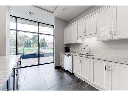 108-30 Hamilton Street S, Waterdown, ON - Indoor Photo Showing Kitchen