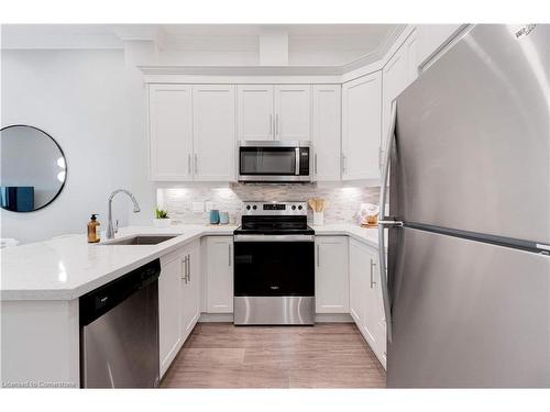 108-30 Hamilton Street S, Waterdown, ON - Indoor Photo Showing Kitchen With Upgraded Kitchen