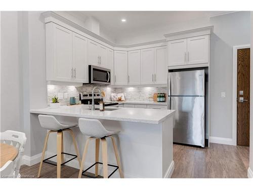 108-30 Hamilton Street S, Waterdown, ON - Indoor Photo Showing Kitchen With Upgraded Kitchen