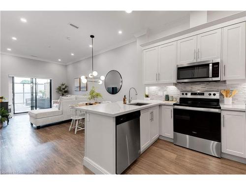 108-30 Hamilton Street S, Waterdown, ON - Indoor Photo Showing Kitchen With Upgraded Kitchen