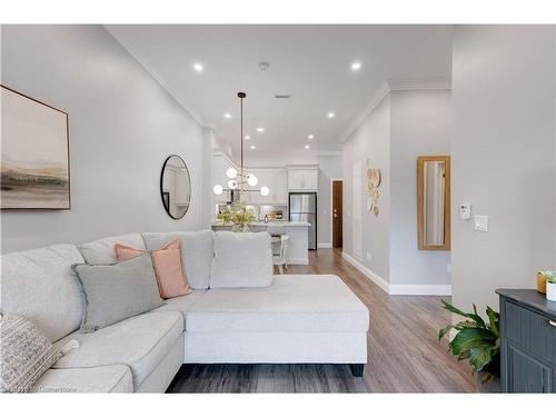 108-30 Hamilton Street S, Waterdown, ON - Indoor Photo Showing Living Room