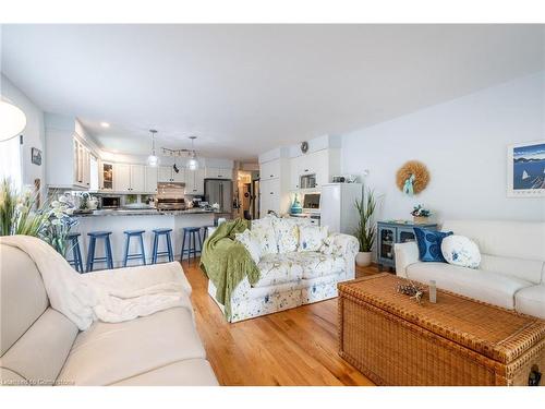 63 Forestgate Drive, Hamilton, ON - Indoor Photo Showing Living Room