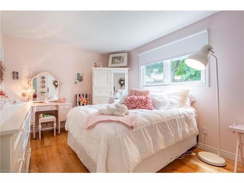 63 Forestgate Drive, Hamilton, ON - Indoor Photo Showing Bedroom