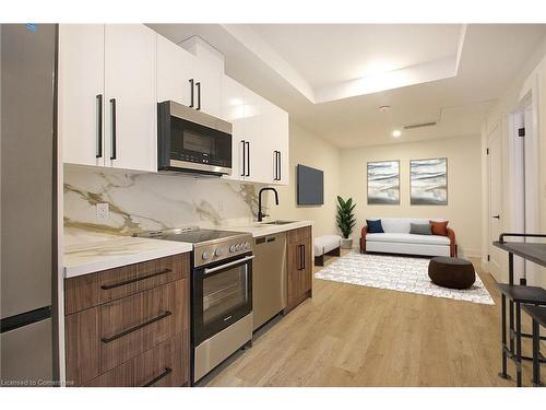 1-131 Wellington Street N, Hamilton, ON - Indoor Photo Showing Kitchen