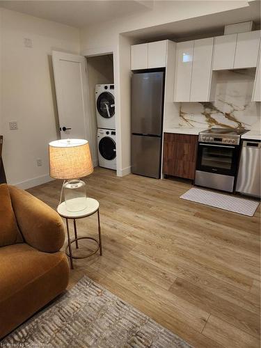 1-131 Wellington Street N, Hamilton, ON - Indoor Photo Showing Kitchen