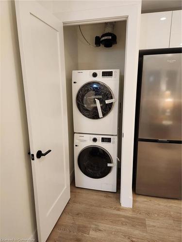 1-131 Wellington Street N, Hamilton, ON - Indoor Photo Showing Laundry Room