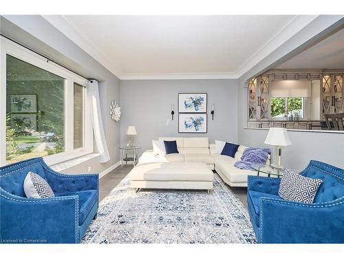 64 Millbridge Crescent, Fonthill, ON - Indoor Photo Showing Living Room