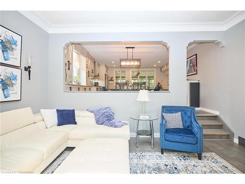 64 Millbridge Crescent, Fonthill, ON - Indoor Photo Showing Living Room