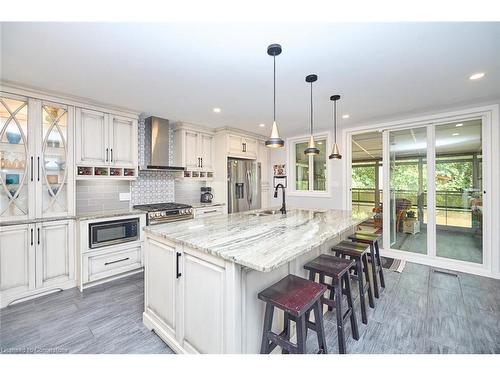 64 Millbridge Crescent, Fonthill, ON - Indoor Photo Showing Kitchen With Upgraded Kitchen