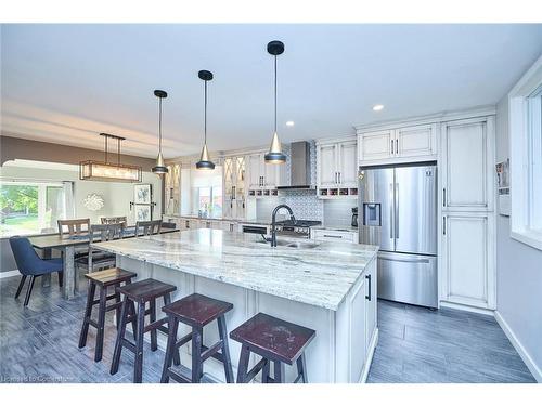 64 Millbridge Crescent, Fonthill, ON - Indoor Photo Showing Kitchen With Upgraded Kitchen