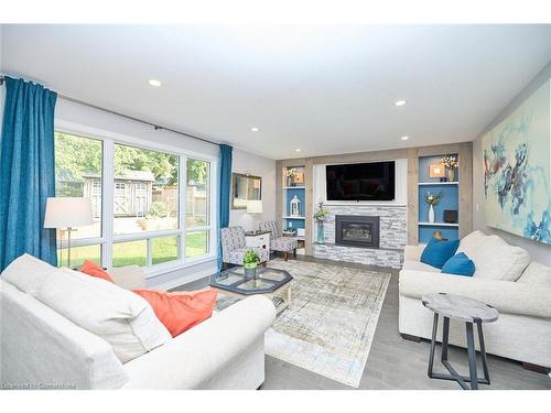 64 Millbridge Crescent, Fonthill, ON - Indoor Photo Showing Living Room With Fireplace