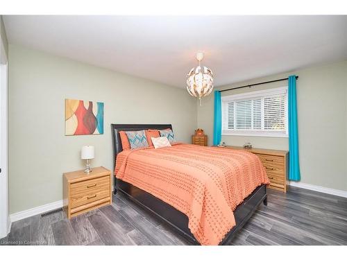 64 Millbridge Crescent, Fonthill, ON - Indoor Photo Showing Bedroom