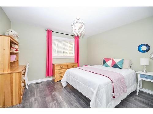 64 Millbridge Crescent, Fonthill, ON - Indoor Photo Showing Bedroom