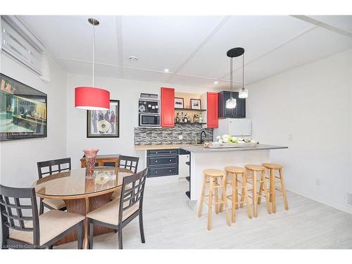 64 Millbridge Crescent, Fonthill, ON - Indoor Photo Showing Dining Room