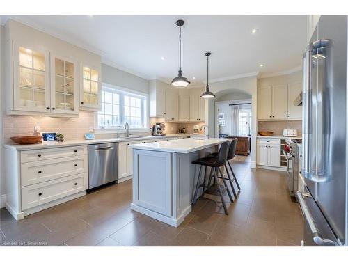 1068 Wyatt Road, Hamilton, ON - Indoor Photo Showing Kitchen With Double Sink With Upgraded Kitchen