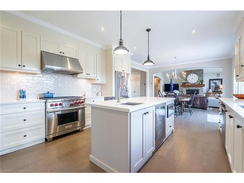 1068 Wyatt Road, Hamilton, ON - Indoor Photo Showing Kitchen With Double Sink With Upgraded Kitchen