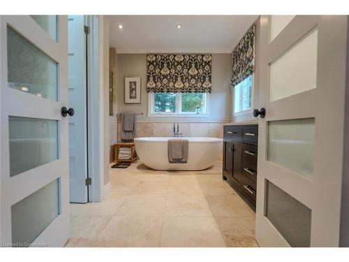 1068 Wyatt Road, Hamilton, ON - Indoor Photo Showing Bedroom