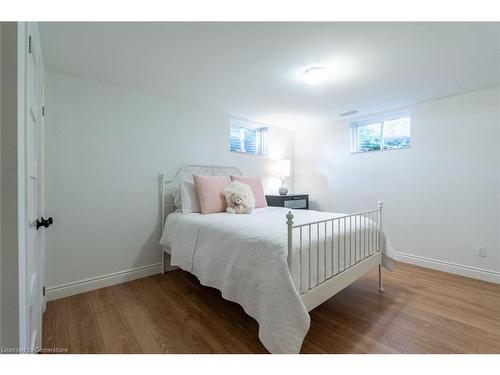 1068 Wyatt Road, Hamilton, ON - Indoor Photo Showing Bedroom