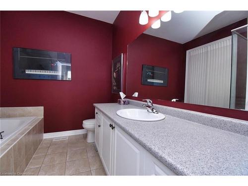 11 Sidare Court, Grimsby, ON - Indoor Photo Showing Bathroom