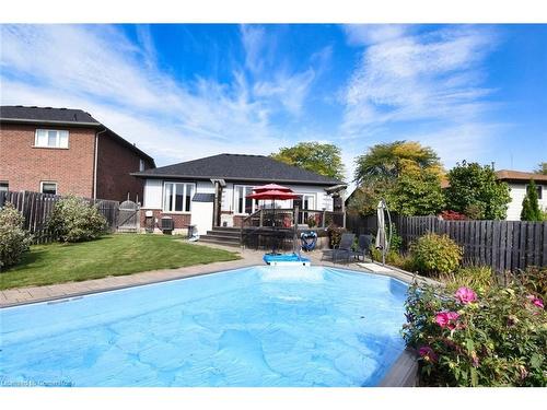 11 Sidare Court, Grimsby, ON - Outdoor With In Ground Pool