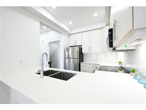 70-30 Times Square Boulevard, Hamilton, ON - Indoor Photo Showing Kitchen With Double Sink With Upgraded Kitchen