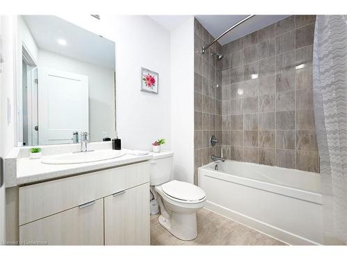 70-30 Times Square Boulevard, Hamilton, ON - Indoor Photo Showing Bathroom