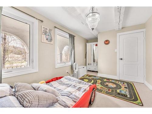 4316 Derry Road, Burlington, ON - Indoor Photo Showing Bedroom