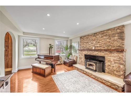 4316 Derry Road, Burlington, ON - Indoor Photo Showing Living Room With Fireplace