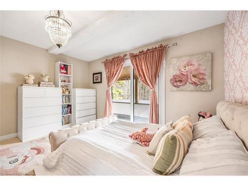 4316 Derry Road, Burlington, ON - Indoor Photo Showing Bedroom