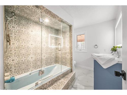 4316 Derry Road, Burlington, ON - Indoor Photo Showing Bathroom