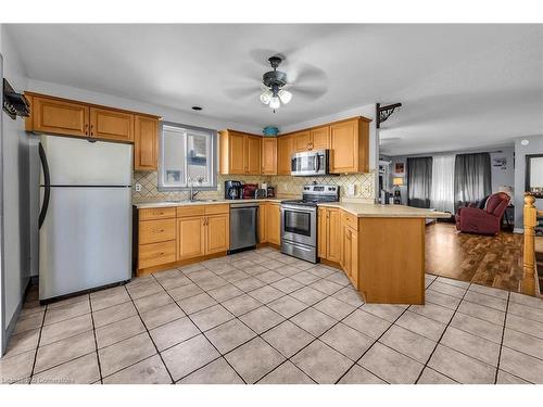 10 Leslie Street, Jarvis, ON - Indoor Photo Showing Kitchen