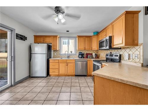 10 Leslie Street, Jarvis, ON - Indoor Photo Showing Kitchen With Double Sink