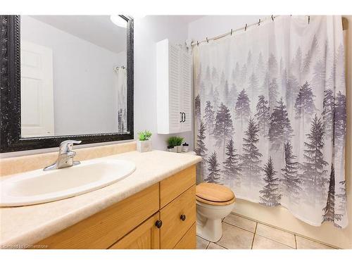 10 Leslie Street, Jarvis, ON - Indoor Photo Showing Bathroom