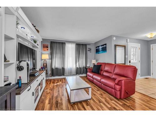 10 Leslie Street, Jarvis, ON - Indoor Photo Showing Living Room