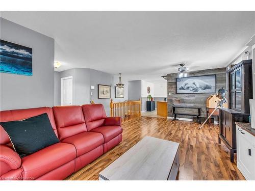 10 Leslie Street, Jarvis, ON - Indoor Photo Showing Living Room