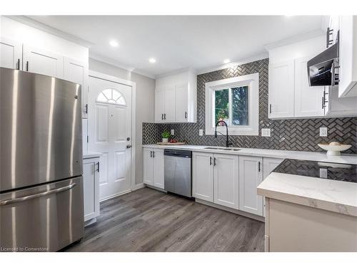 104 Edgemont Street N, Hamilton, ON - Indoor Photo Showing Kitchen With Upgraded Kitchen