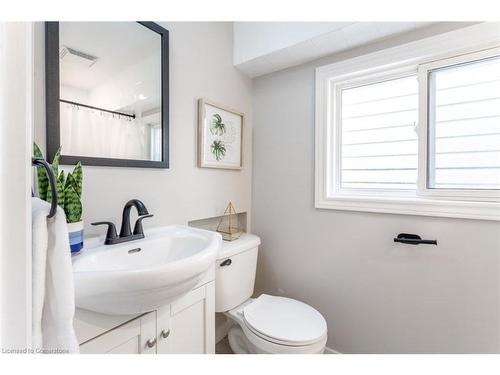 104 Edgemont Street N, Hamilton, ON - Indoor Photo Showing Bathroom